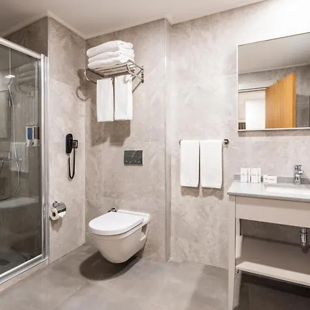 Hotel Carina Gold And Restaurant