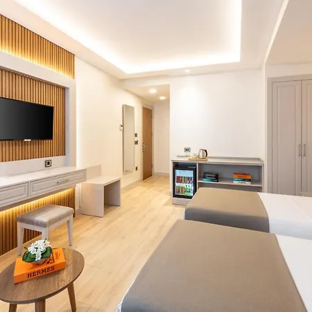 Hotel Carina Gold And Restaurant