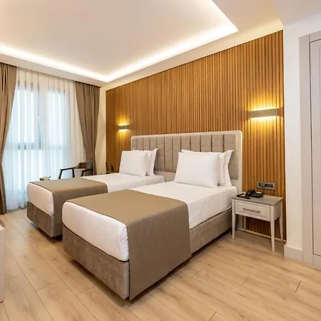 מלון Carina Gold And Restaurant 4*