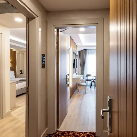 Carina Gold And Restaurant 4*