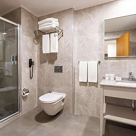 فندق Carina Gold And Restaurant 4*