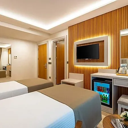 Carina Gold And Restaurant 4*
