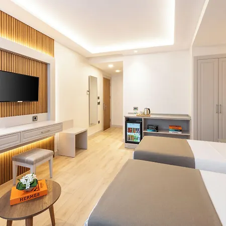 Carina Gold And Restaurant Hotel 4*
